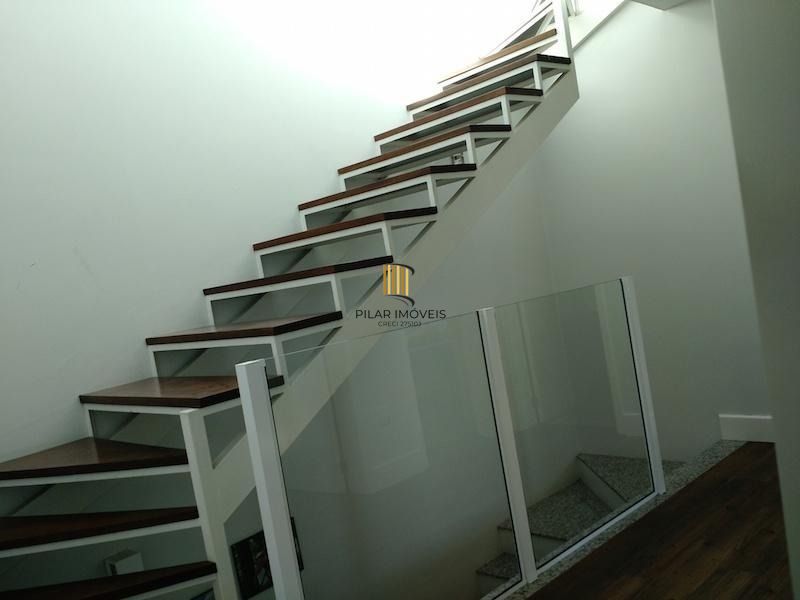 Casa para Venda - 217m², 3 dormitórios, sendo 1 suites, 5 vagas - Teresópolis