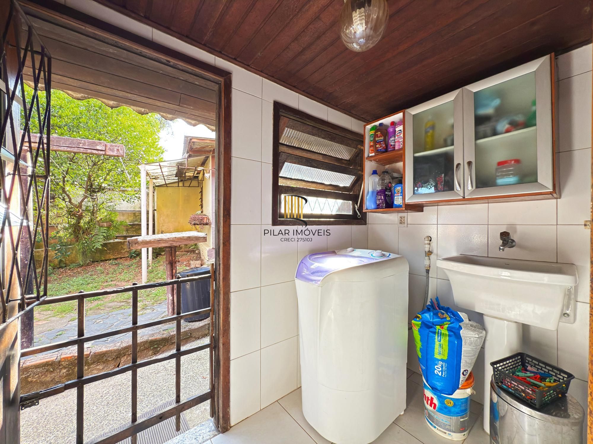 Casa residencial, 2 dormitórios no bairro Teresópolis