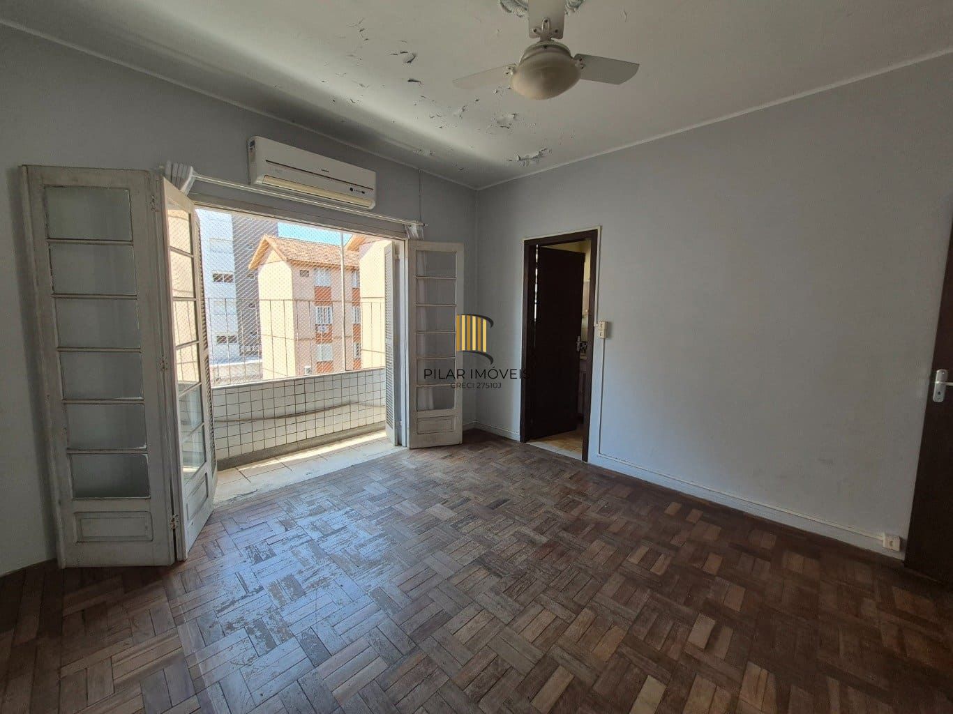Apartamento de 1 dormitório à venda em Menino Deus, Porto Alegre.