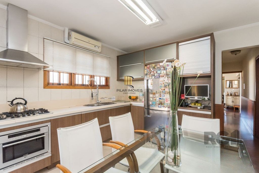 Casa de 3 dormitórios no bairro Chácara das Pedras