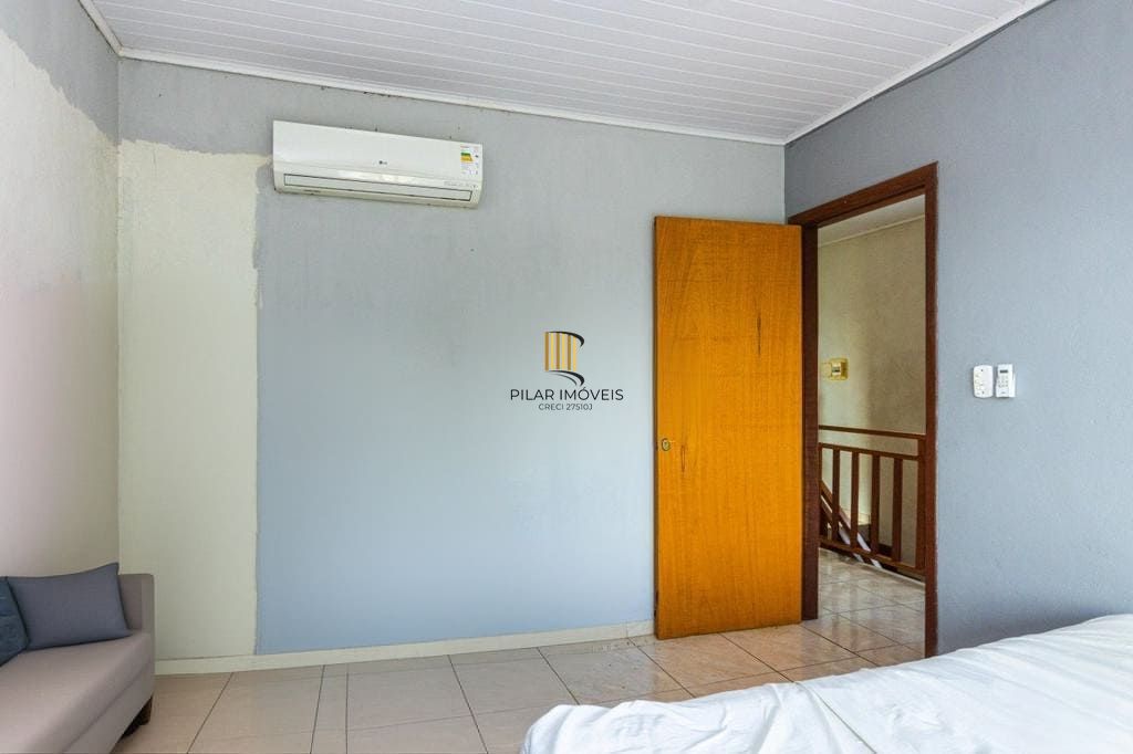 Casa de 3 dormitórios no Bairro Lomba do Pinheiro - Porto Alegre