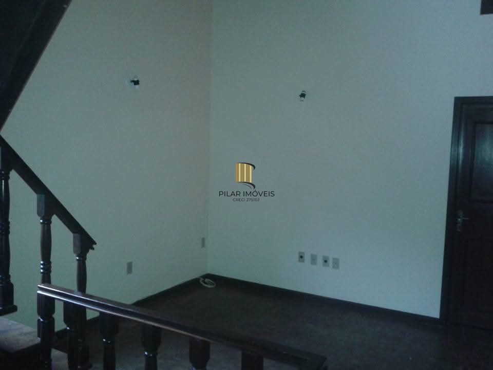 Casa de 3 dormitórios com piscina no bairro Teresópolis.