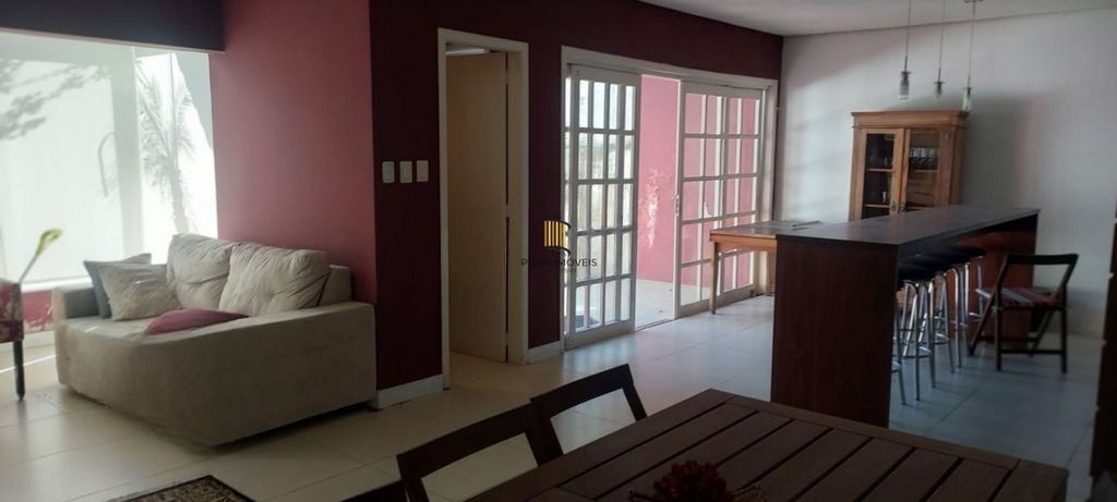 Sobrado com, 3 quartos sendo 1 suíte com hidro, no bairro Glória. - Pilar Imóveis
