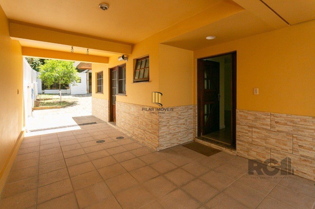 Casa com 5 dormitórios no bairro Jardim Carvalho