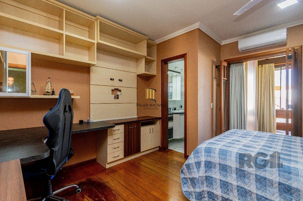 Casa de 4 dormitórios 304m² no bairro Jardim Lindóia