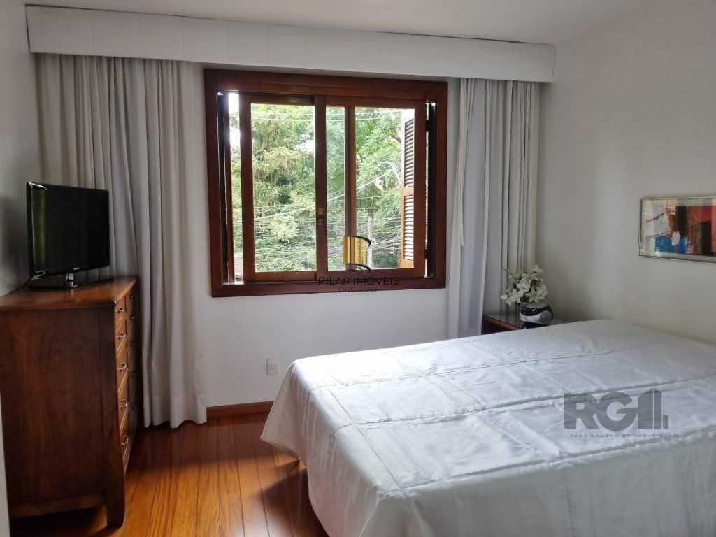 Casa 4 dormitórios no bairro Teresópolis
