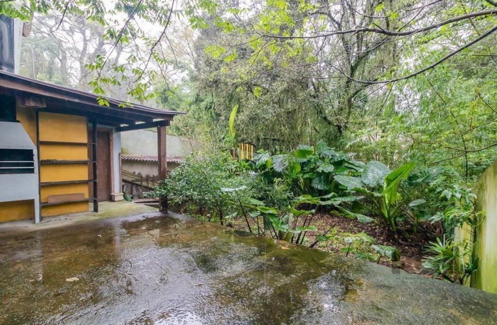 Casa para Venda - 160m², 3 dormitórios, sendo 1 suite, 2 vagas - Teresópolis