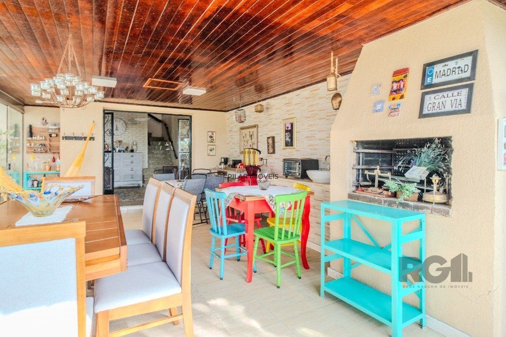 Casa 3 dormitórios no bairro Medianeira