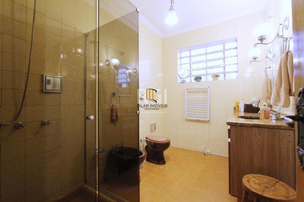 Casa para Venda - 250m², 3 dormitórios, 1 vaga - Teresópolis