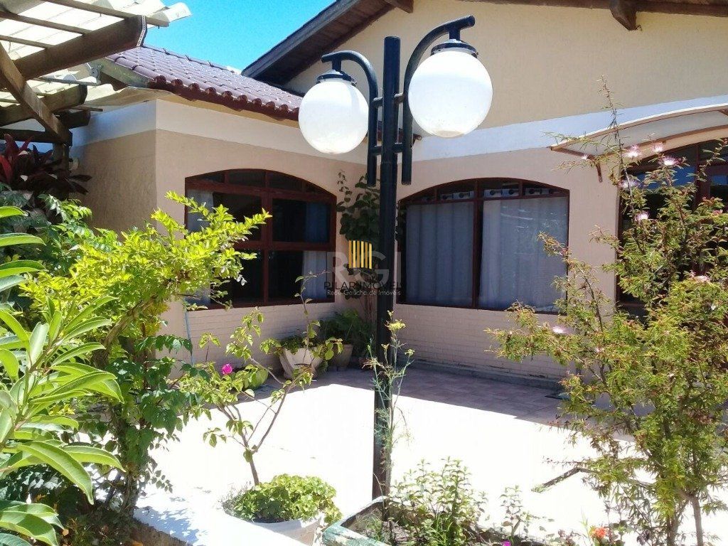 Casa para Venda - 150m², 2 dormitórios, 4 vagas - Ponta Grossa