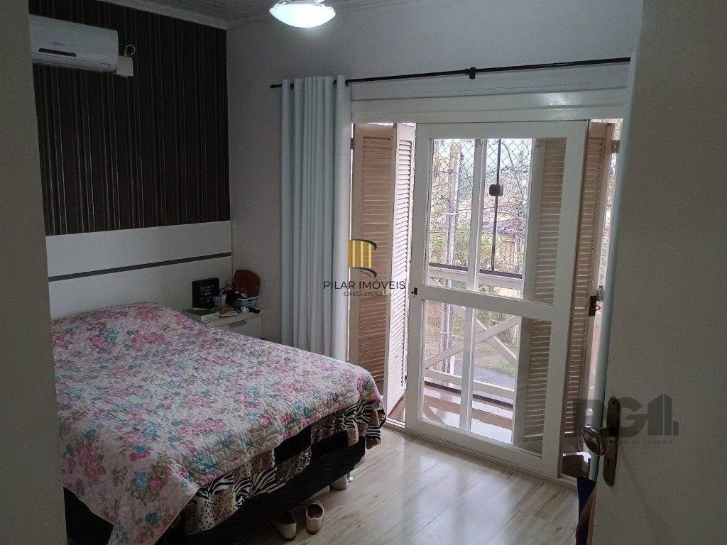 Casa com 3 dormitórios no bairro Ipanema