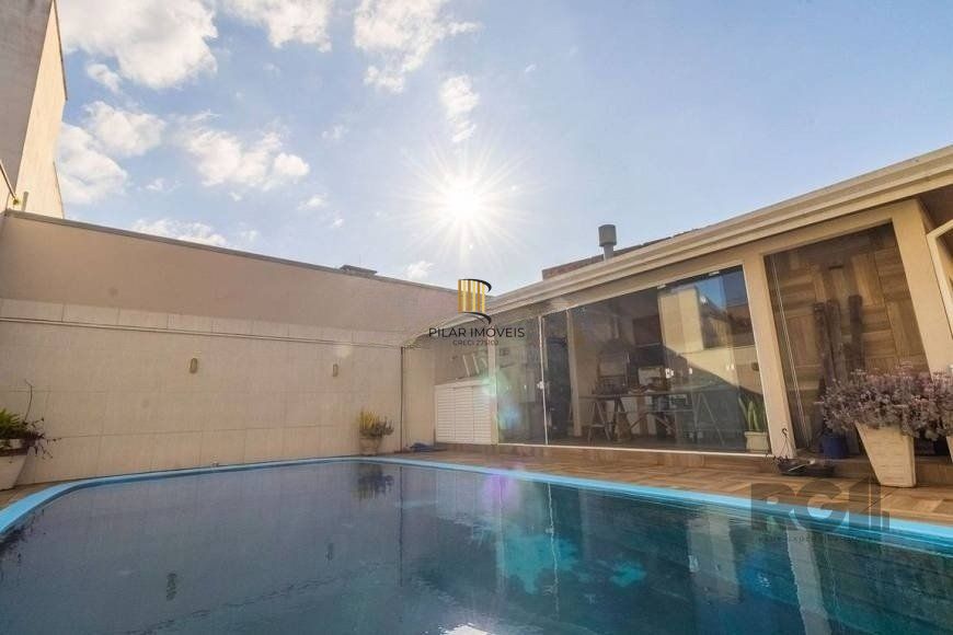 Casa 280m² - 3 dormitórios, 1 suíte, 2 vagas no bairro Jardim Itú