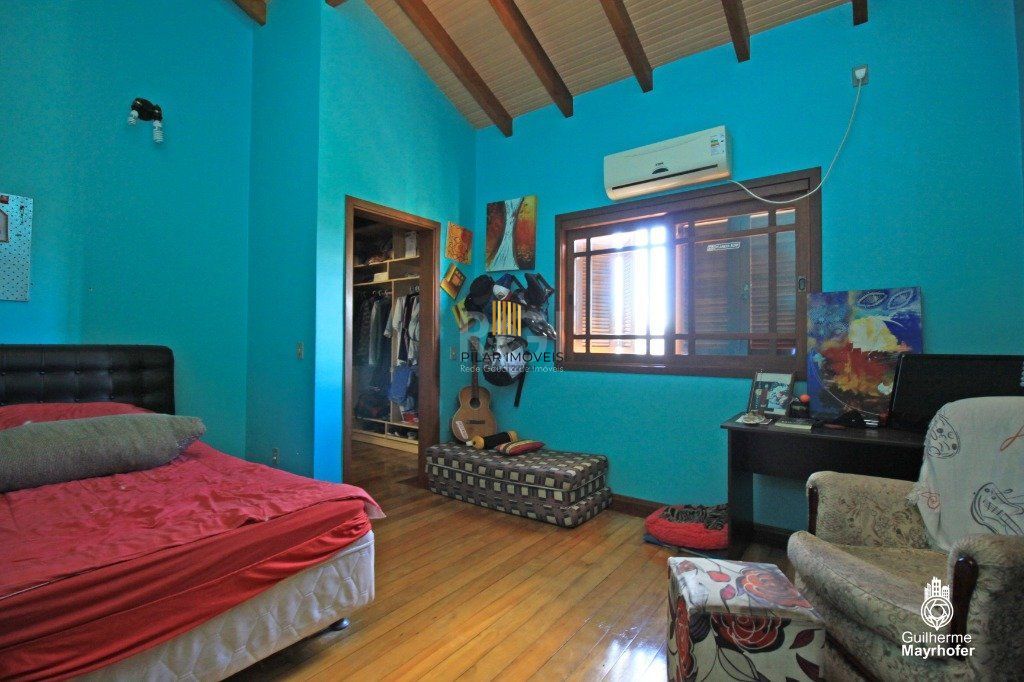 Casa para Venda - 240m², 4 dormitórios, sendo 3 suites, 6 vagas - Jardim Sabará
