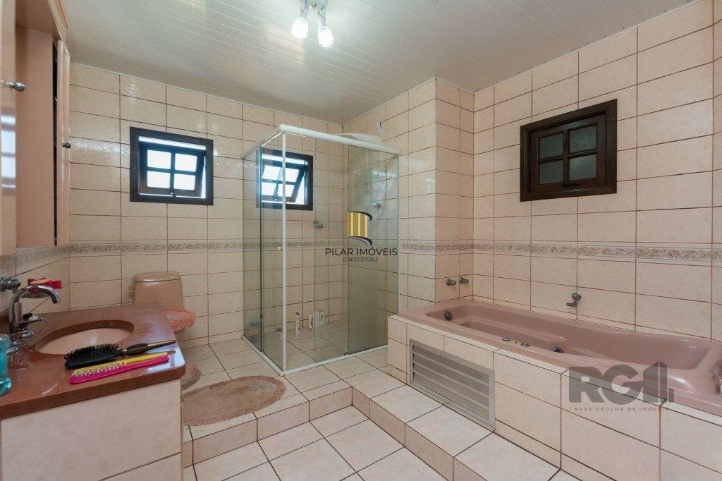 Casa de 4 quartos com 265m², no bairro Cavalhada