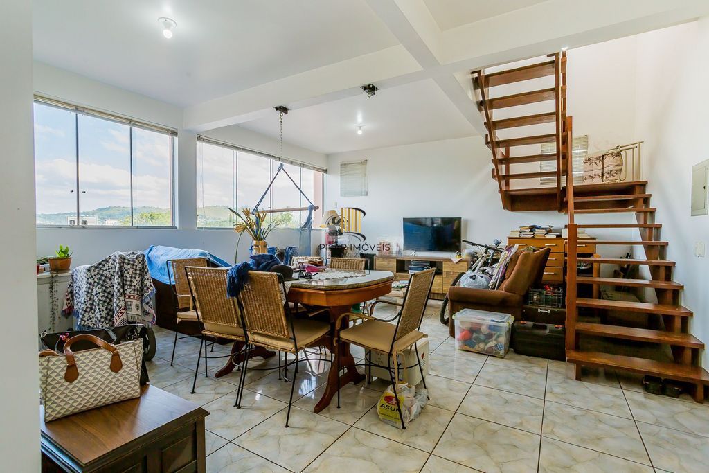 Casa de 6 dormitórios à venda No Bairro Jardim do Salso - Porto Alegre