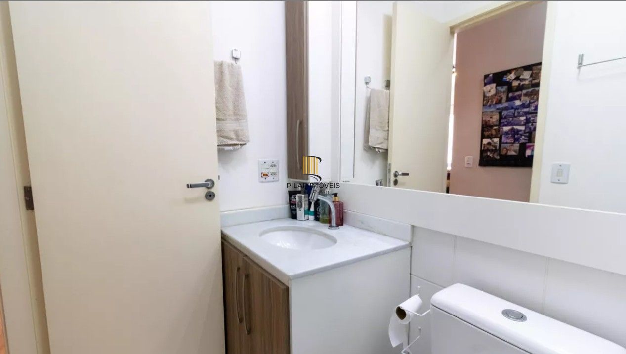 Apartamento de 2 dormitórios com 1 vaga de garagem escriturada, na Rua Dom Vital, Bairro Glória.