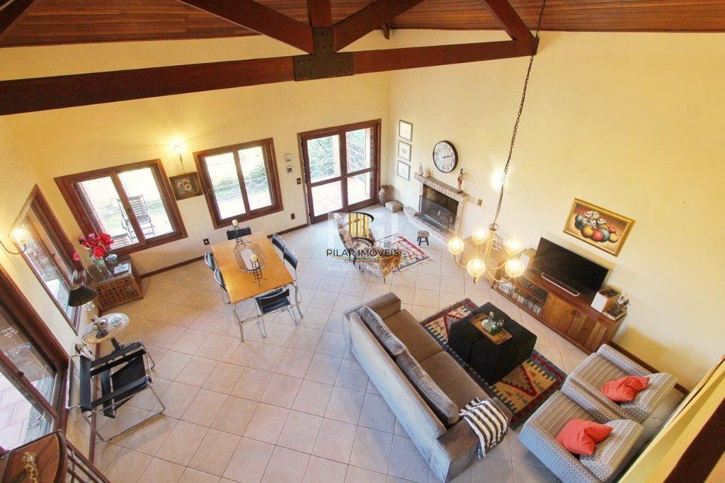 Casa para Venda - 269.06m², 4 dormitórios, sendo 2 suites, 5 vagas - Teresópolis