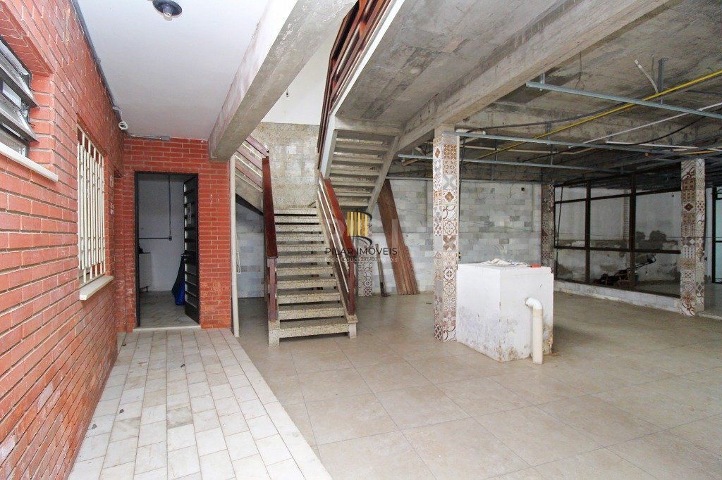Casa para Venda - 840m², 7 dormitórios, sendo 3 suites, 8 vagas - Medianeira