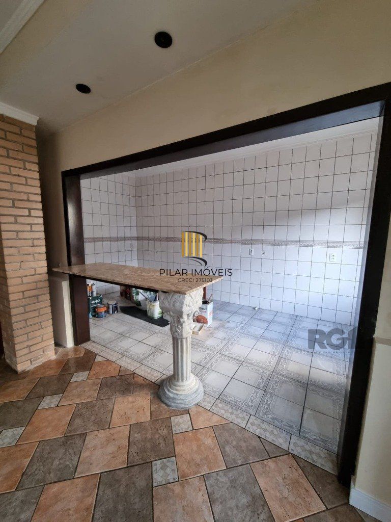 Casa com 3 dormitórios no bairro Sarandi