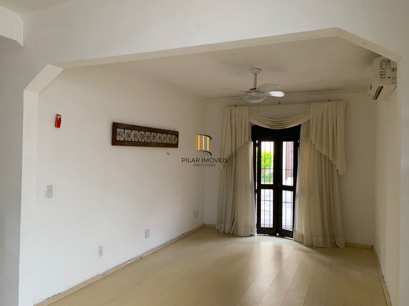 Casa em Condomínio de 3 dormitórios à venda em Tristeza, Porto Alegre.