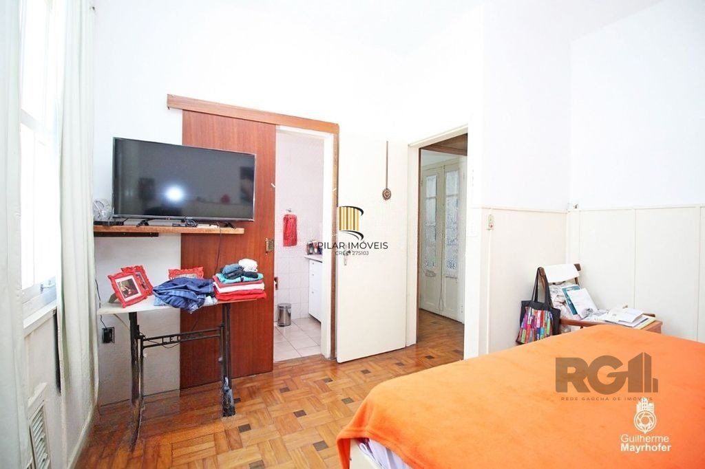 Casa de 3 dormitórios no bairro Partenon