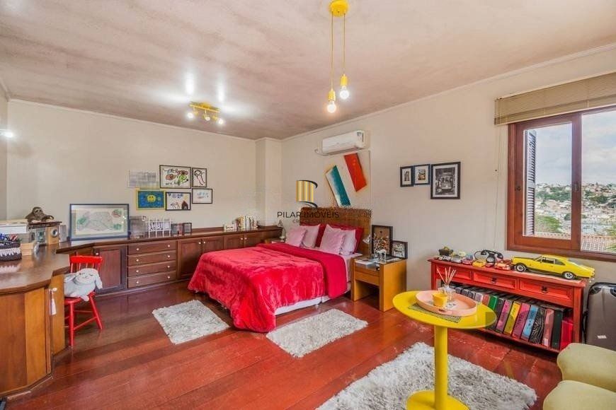 Casa 279m² - 4 dormitórios, 3 vagas no bairro Santa Tereza