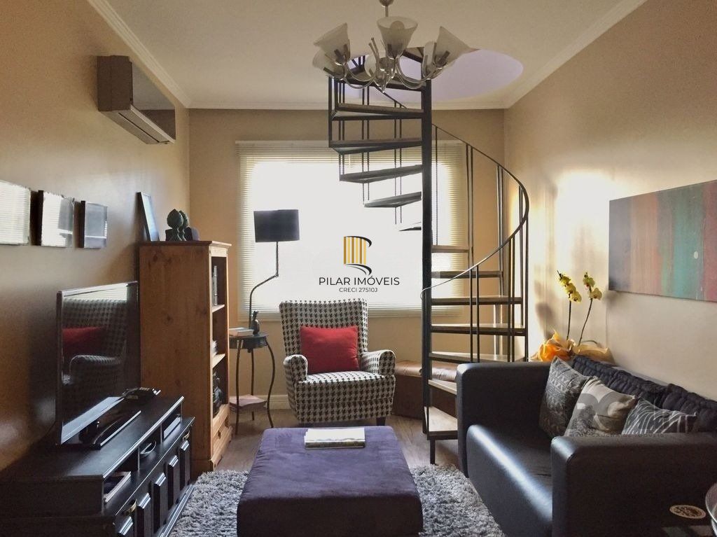 Amplo apartamento duplex com 2 dormitórios e 1 vaga de garagem.