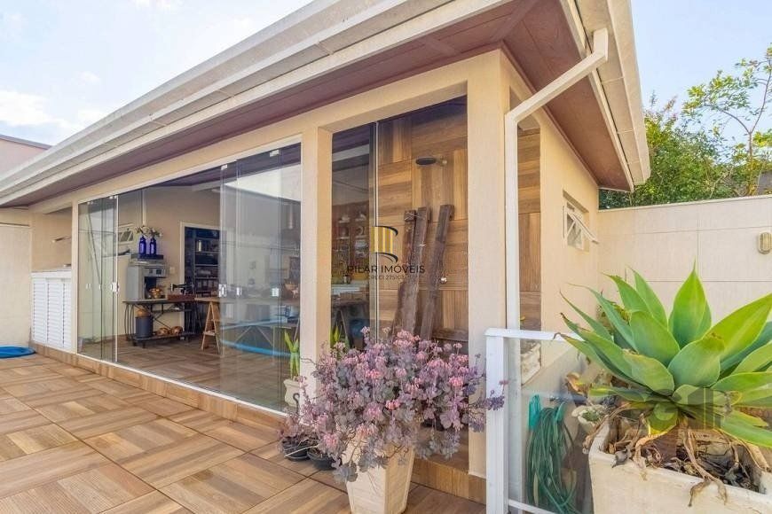 Casa 280m² - 3 dormitórios, 1 suíte, 2 vagas no bairro Jardim Itú