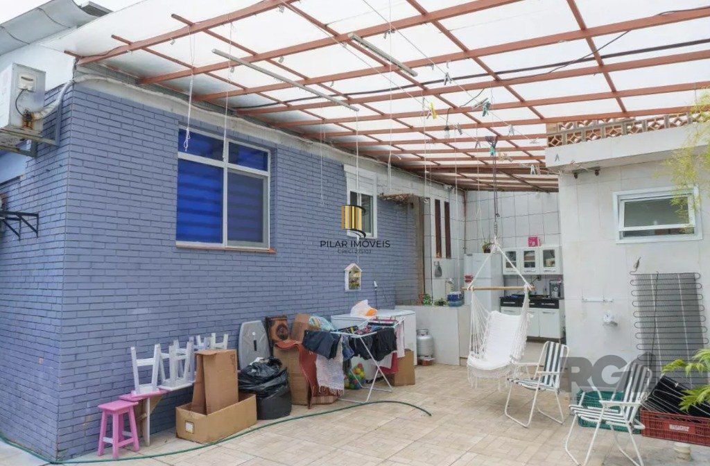 Casa 164m², 3 dormitórios, 3 vagas no bairro Jardim Carvalho