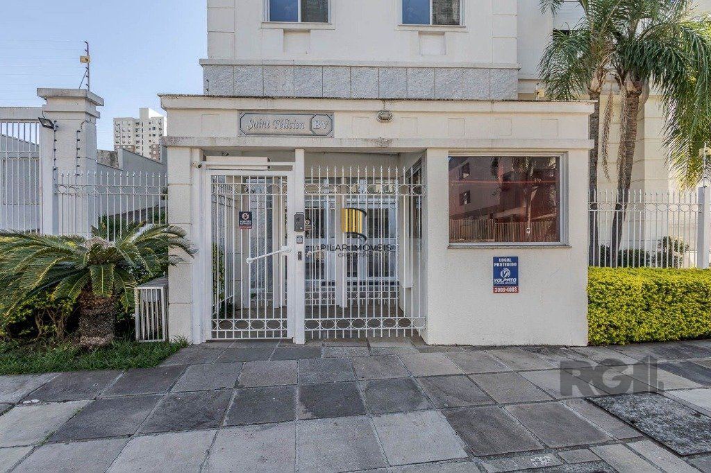 Apartamento de 2 dormitórios no bairro Azenha