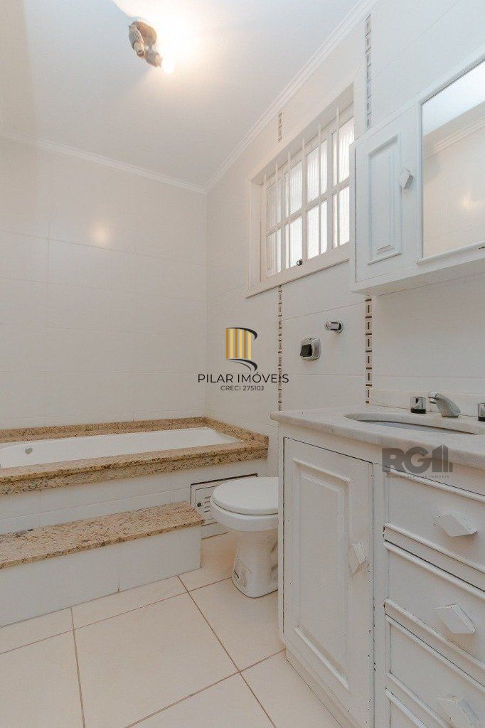 Casa com 4 dormitórios, 4 vagas no bairro Vila Jardim