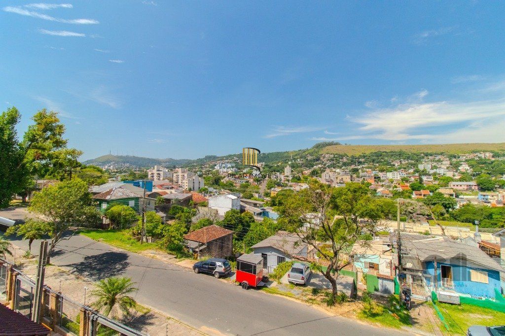 Linda casa de 04 dormitórios com vista livre no Bairro Teresópolis