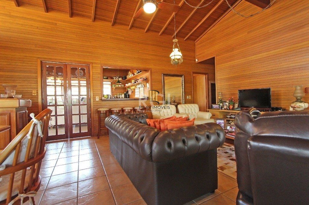 Casa para Venda - 205m², 2 dormitórios, sendo 1 suites, 4 vagas - Cristal