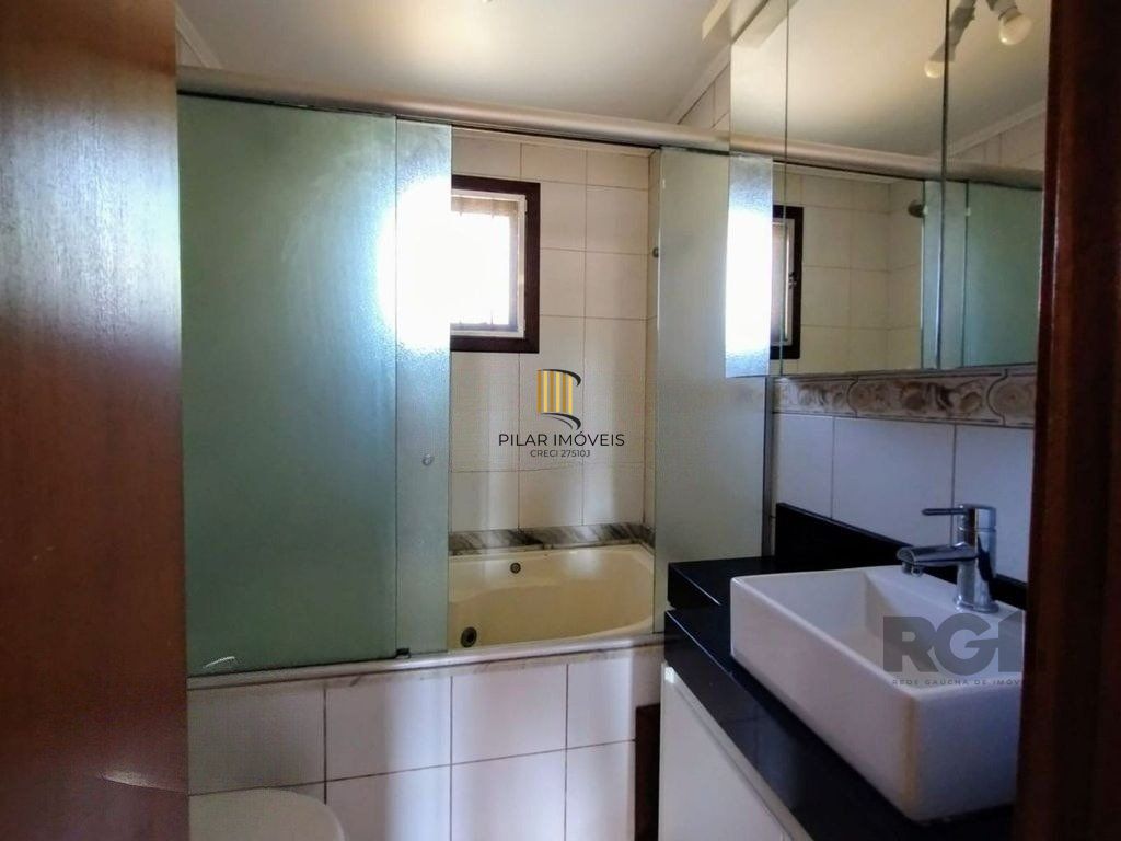 Casa de 3 dormitórios no bairro Ipanema - Porto Alegre