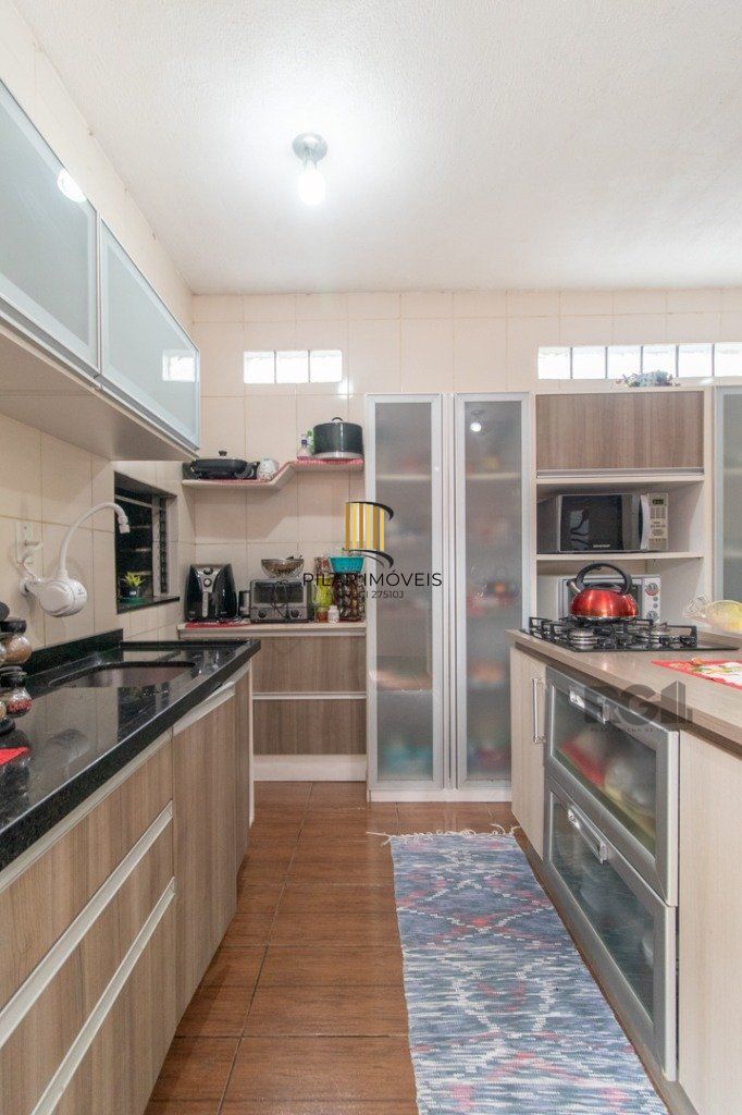Casa com 3 dormitórios e 3 vagas no bairro Santa Tereza