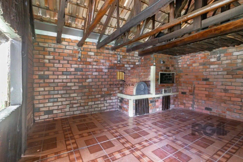 Casa com 3 dormitórios no bairro Passo das Pedras