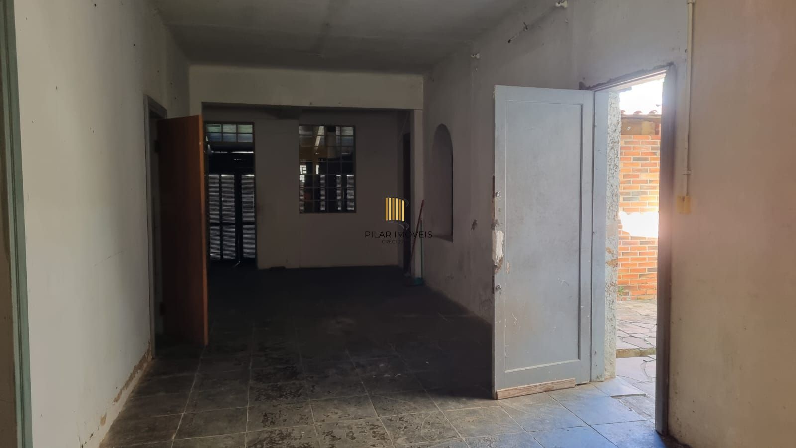 Casa com boa área de terreno no Teresópolis