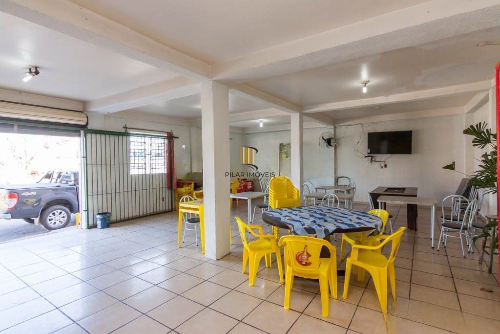 Casa com 3 quarto e 230m² à venda em Farrapos, Porto Alegre.