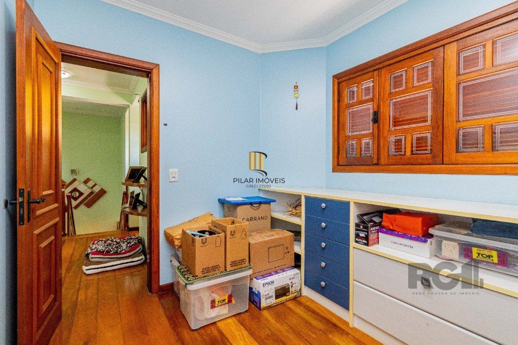 Casa de 4 dormitórios 304m² no bairro Jardim Lindóia