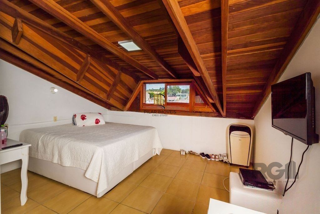 Casa de 117m² - 3 dormitórios e 1 vaga no bairro Hípica