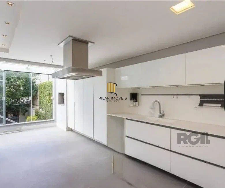 Excelente casa de 220m² com 3 dormitórios no bairro Tristeza.