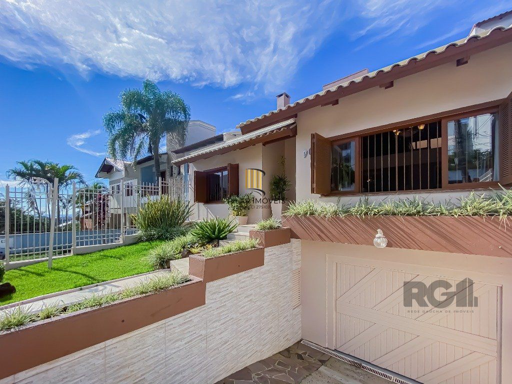 Casa alto padrão, 500m² privativos com linda vista da cidade no Morro Apamecor