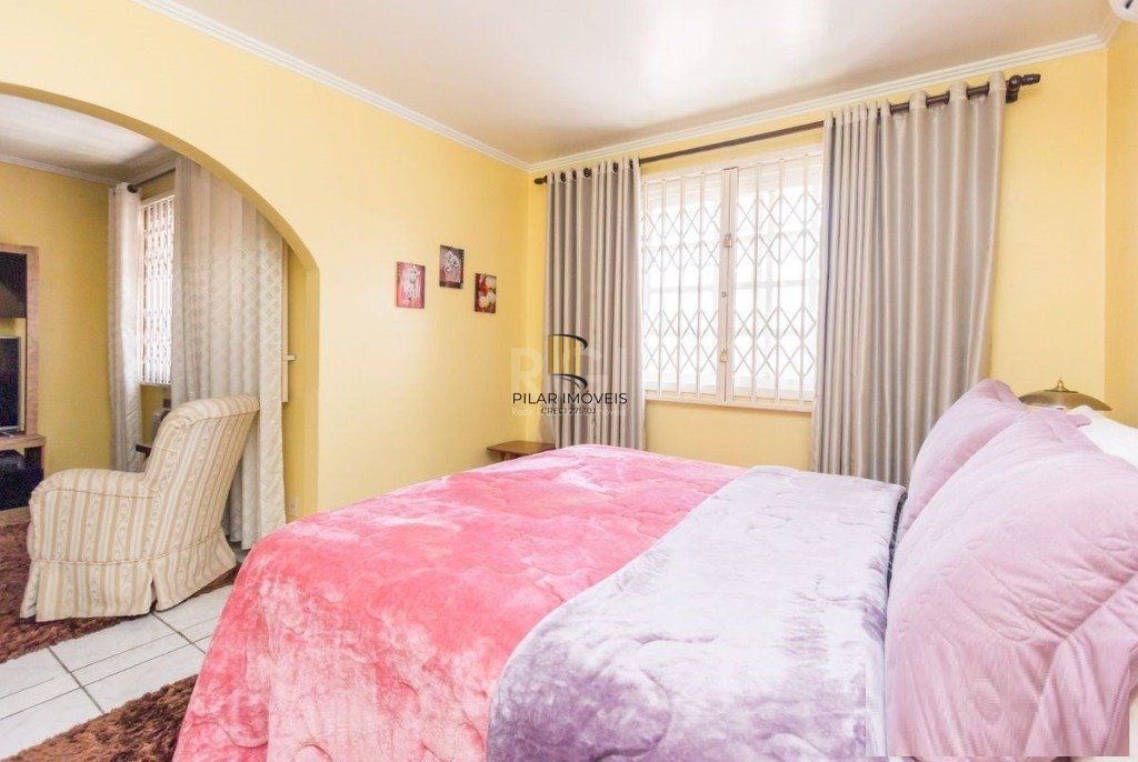 Casa para Venda - 258m², 3 dormitórios, sendo 1 suites, 4 vagas - Teresópolis