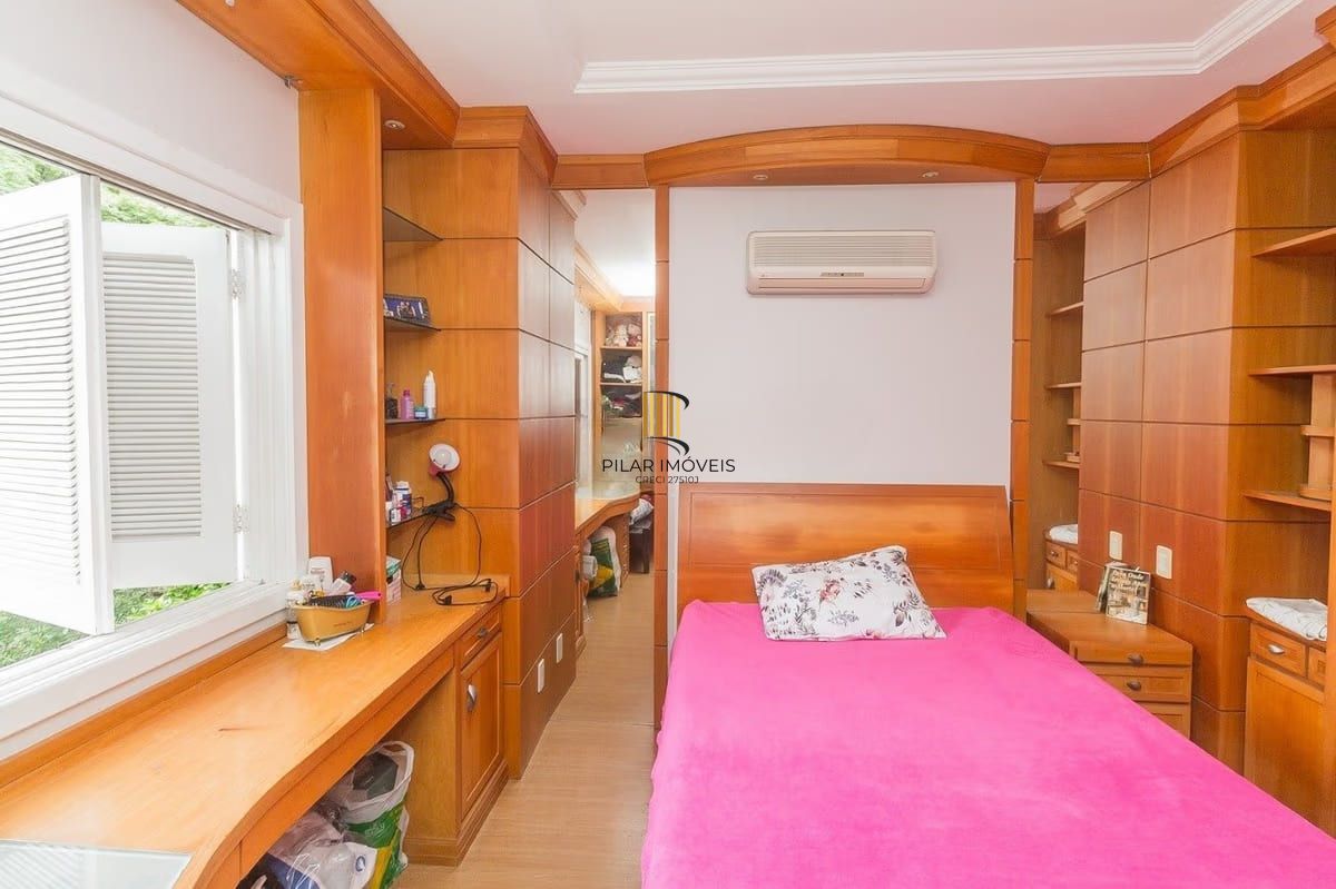 Casa com 5 dormitórios à venda em Parque Santa Fé, Porto Alegre.