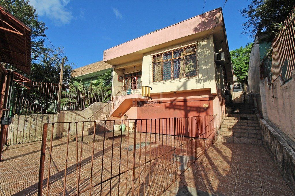 Casa para Venda - 280m², 4 dormitórios, sendo 1 suites, 4 vagas - Bom Jesus