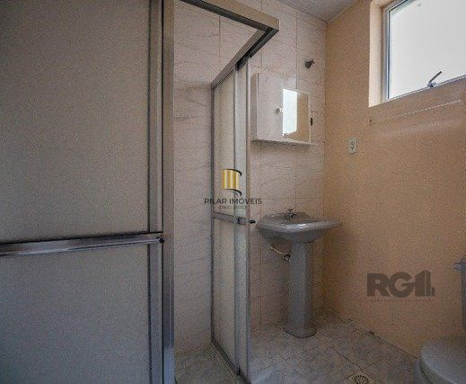 apartamento amplo e bem localizado de 2 dormitórios+dependência