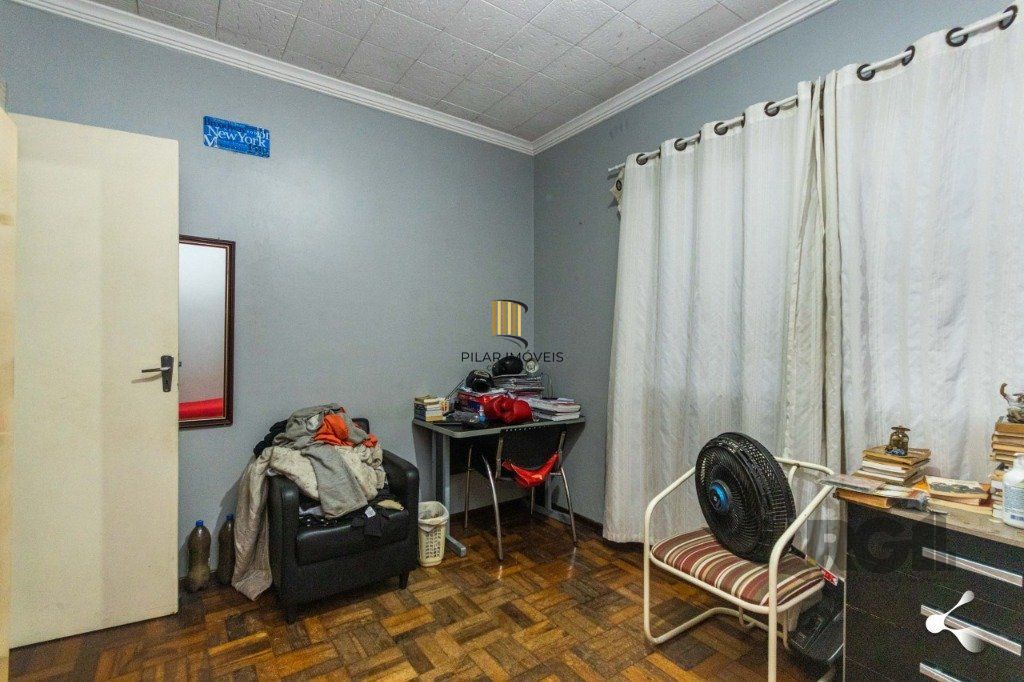 Casa para Venda - 240m², 3 dormitórios, sendo 1 suites, 3 vagas - Cristal