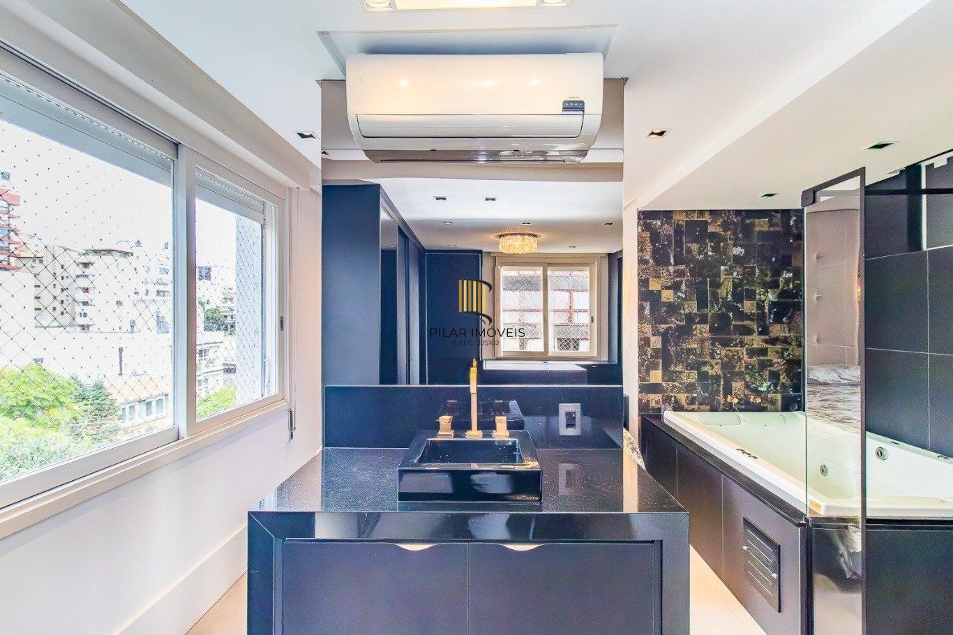 Cobertura de 3 dormitórios à venda em Mont'Serrat, Porto Alegre.