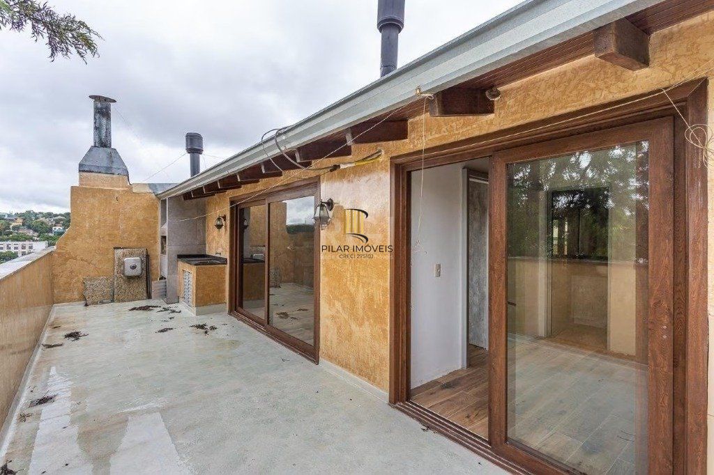 Cobertura de 140m² - 3 dormitórios, 2 banheiros, terraço com churrasqueira e 1 vaga de garagem no Bom Jesus