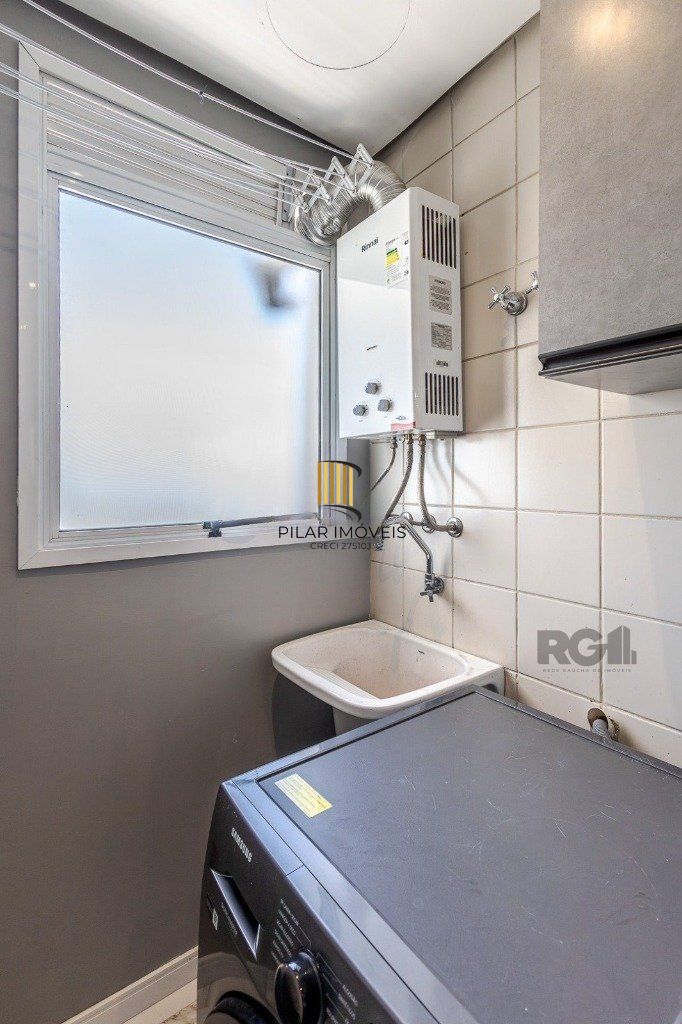 Apartamento de 2 dormitórios no bairro Azenha